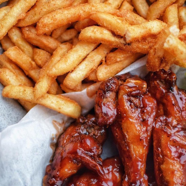 6Pcs BBQ Wings & Fries